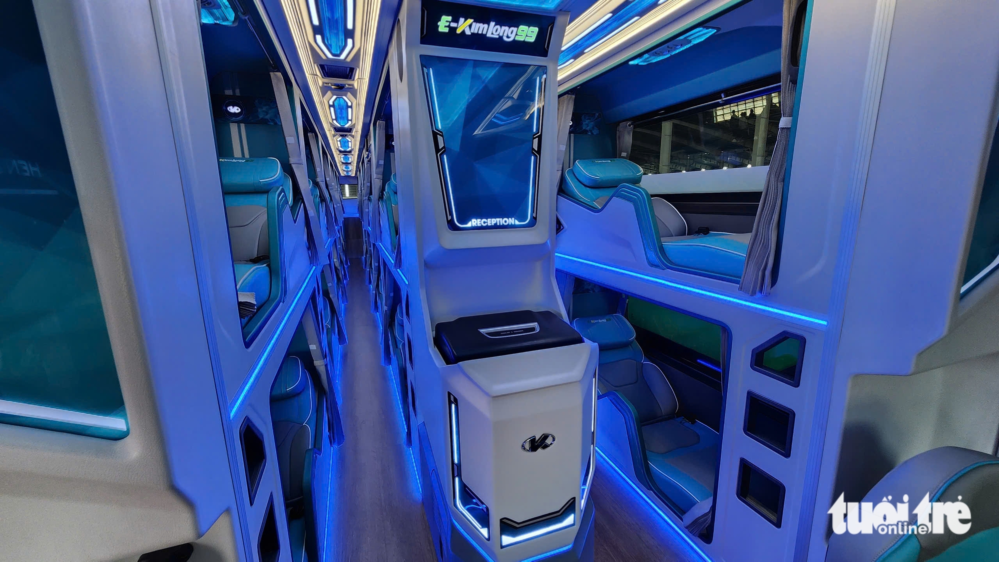 Cận cảnh xe giường nằm chạy bằng điện đầu tiên tại Việt Nam: Kim Long 99 G34 EV đang thử nghiệm 2 noi that xe dien giuong nam